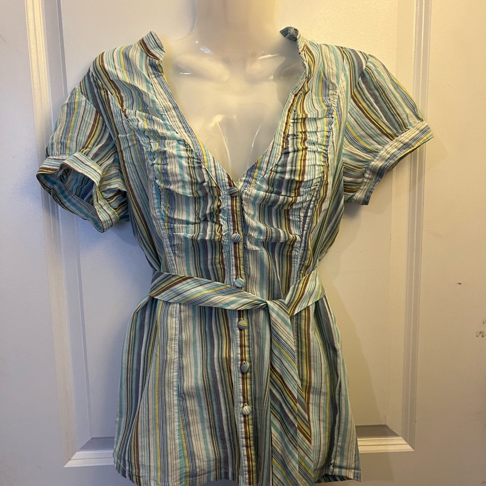 Sheer women’s top with removable belt, cinched at top